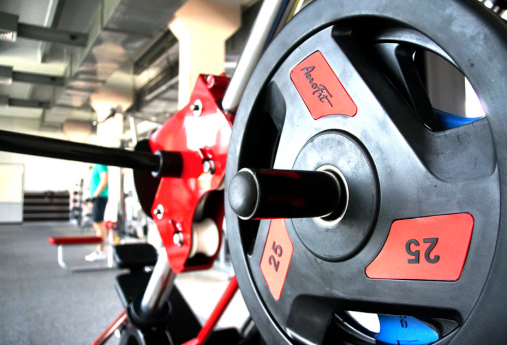 Набор 110 кг. черных олимпийских обрезиненных дисков AeroFit AFPLC 2.5-20KG с 3-мя хватами. Посадочное кольцо из нержавеющей стали Набор 110 кг. черных олимпийских обрезиненных дисков AeroFit AFPLC 2.5-20KG с 3-мя хватами. Посадочное кольцо из нержавеющей стали