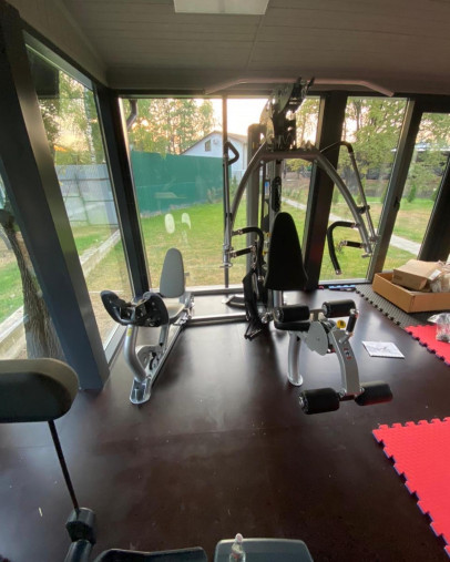 Мультистанция HOIST HV-4-ELITE со стеком 91 кг. Мультистанция HOIST HV-4-ELITE со стеком 91 кг.