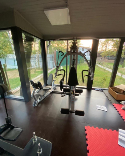 Мультистанция HOIST HV-4-ELITE со стеком 91 кг. Мультистанция HOIST HV-4-ELITE со стеком 91 кг.