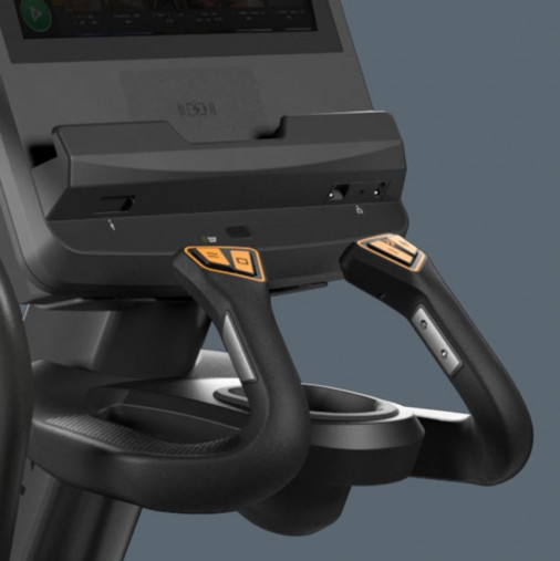 Эллиптический тренажер Matrix Performance. Консоль Touch Base - сенсорный экран диагональю 16 дюймов. Эллиптический тренажер Matrix Performance. Консоль Touch Base - сенсорный экран диагональю 16 дюймов.