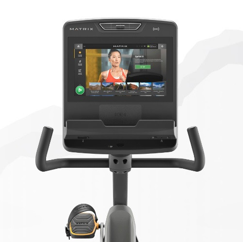 Горизонтальный велотренажер Matrix Performance. Консоль Touch